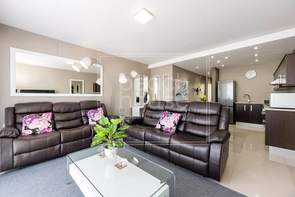 Luxury Beachfront Apartment In Blouberg- 1 Bedroom Bloubergstrand